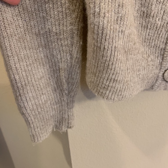 Elegant Beige Women's Cardigan - Picture 9 of 13